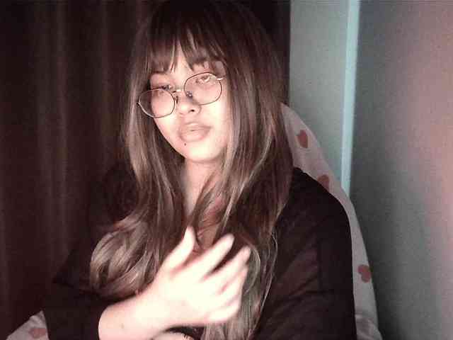 HoneyMoans webcam
