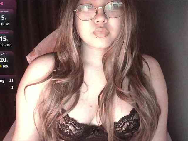 HoneyMoans webcam