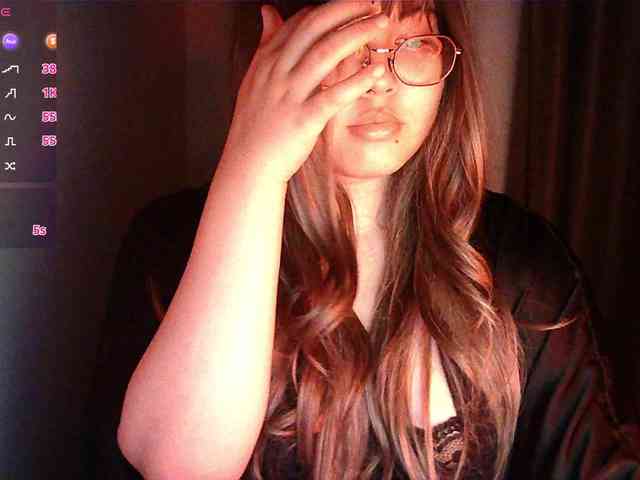 HoneyMoans webcam