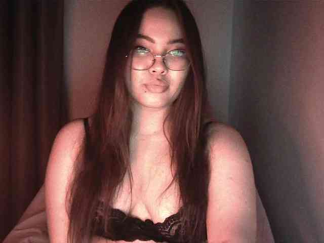 HoneyMoans webcam