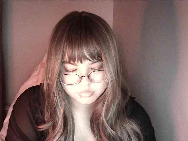 HoneyMoans webcam