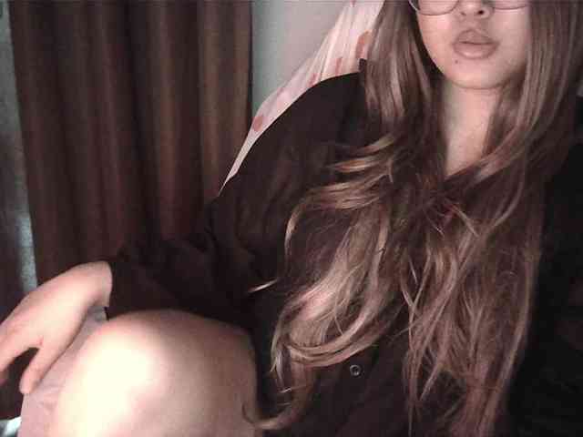HoneyMoans webcam