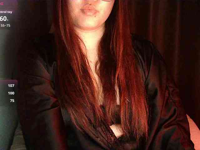 HoneyMoans webcam