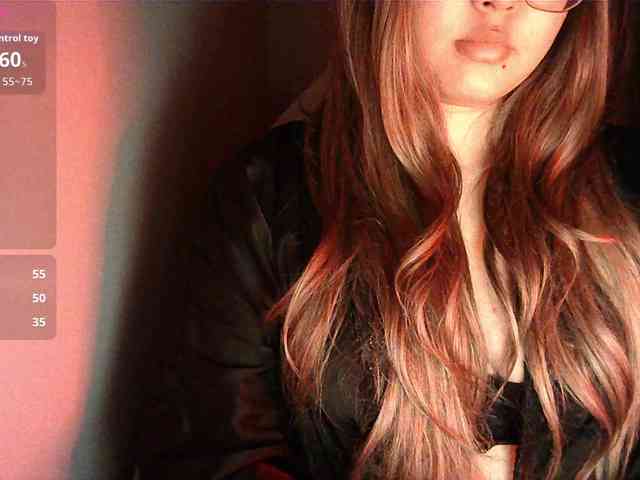 HoneyMoans webcam