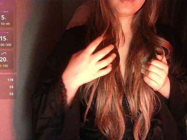 HoneyMoans webcam