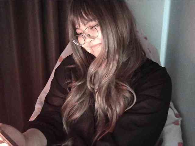 HoneyMoans webcam