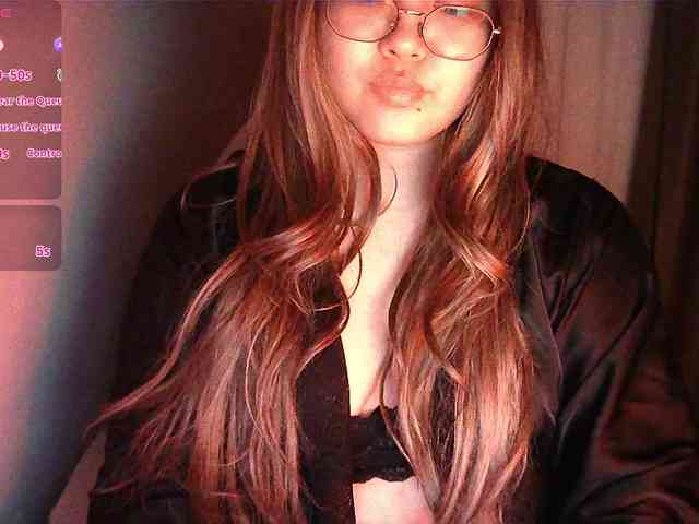 HoneyMoans webcam