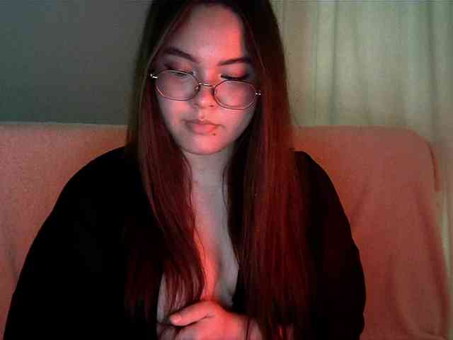 HoneyMoans webcam
