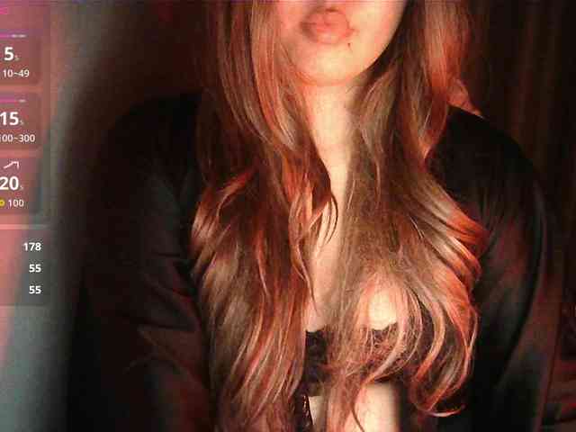 HoneyMoans webcam