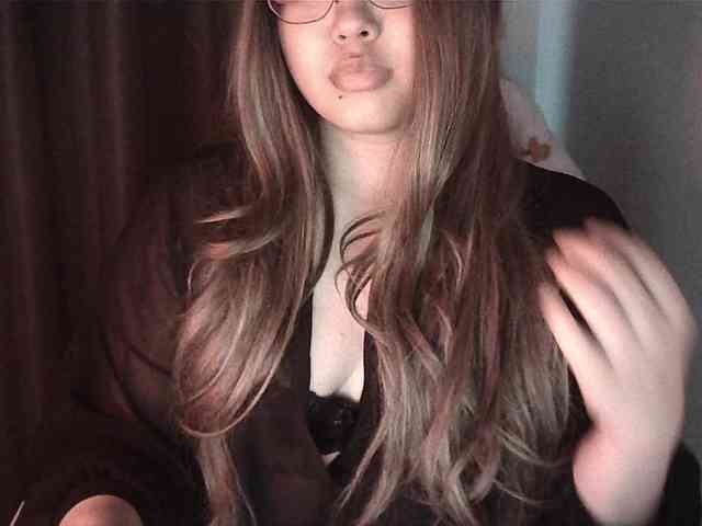 HoneyMoans webcam