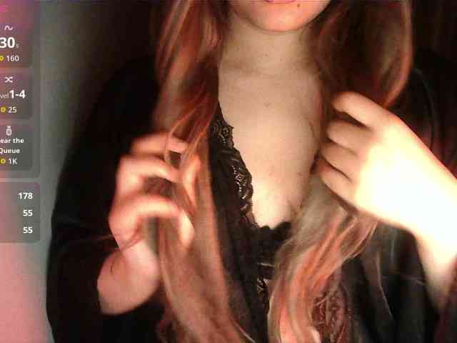HoneyMoans webcam