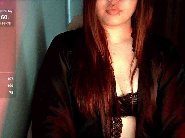 HoneyMoans webcam