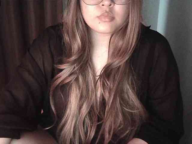 HoneyMoans webcam