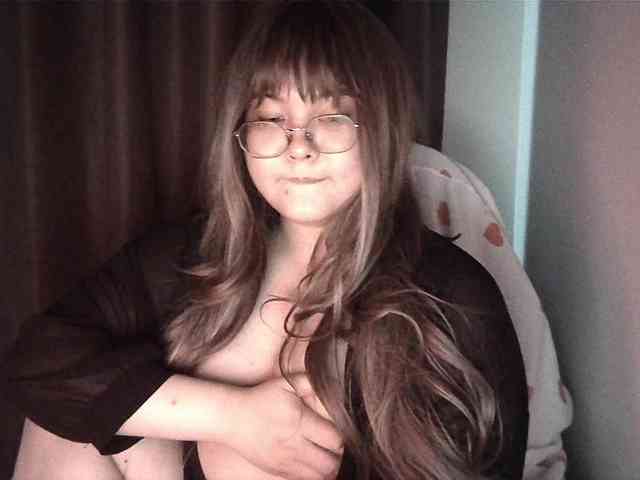 HoneyMoans webcam