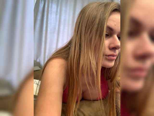 MikaMikaa webcam