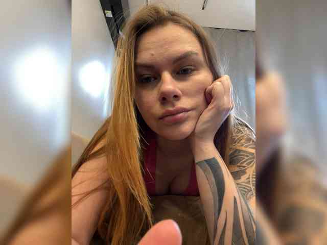 MikaMikaa webcam