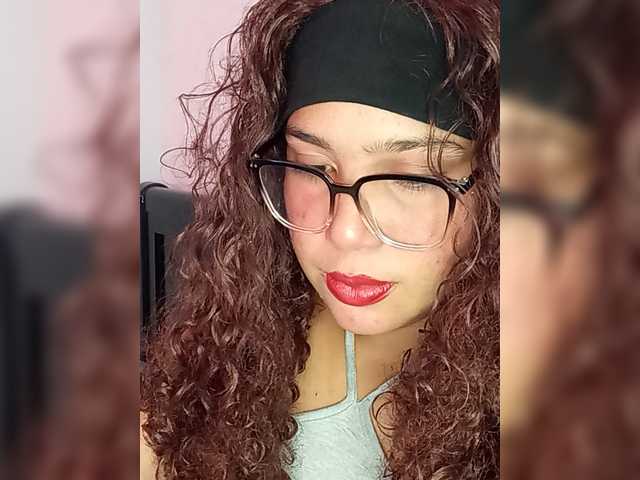 Alizon-09 live cam on BongaCams