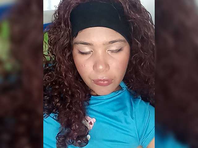 Alizon-09 live cam on BongaCams
