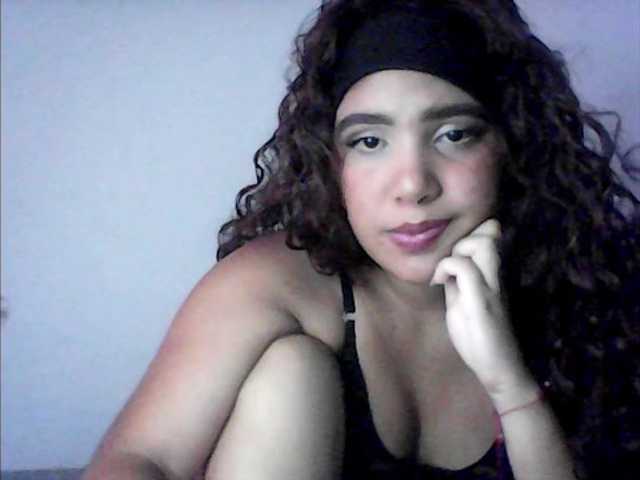 Alizon-09 live cam on BongaCams