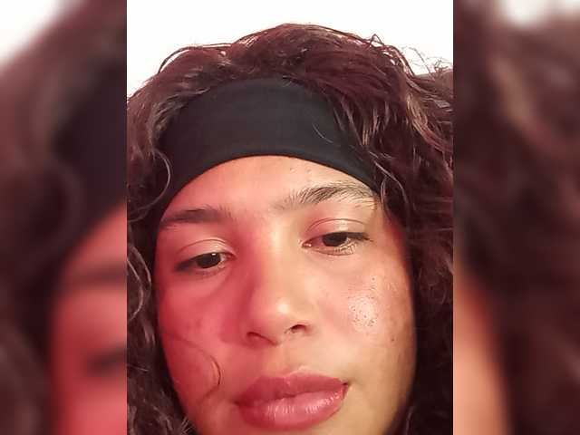 Alizon-09 live webcam show