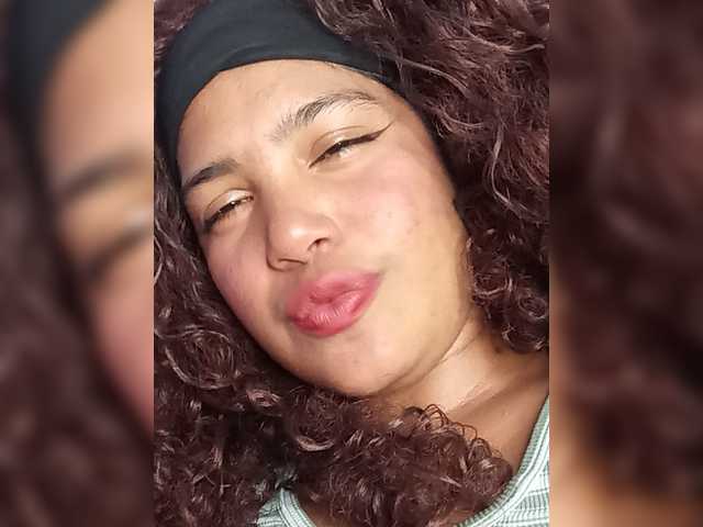 Alizon-09 live cam on BongaCams