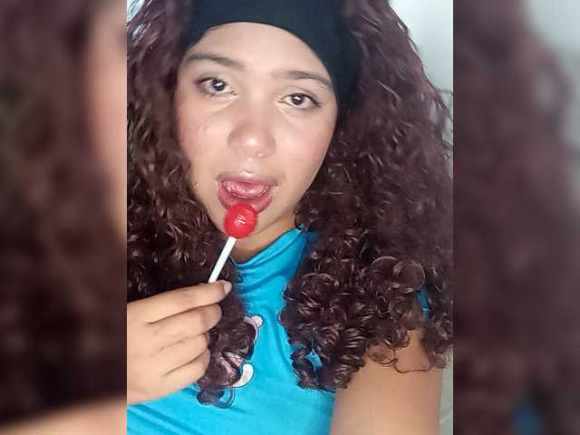 Alizon-09 live webcam show