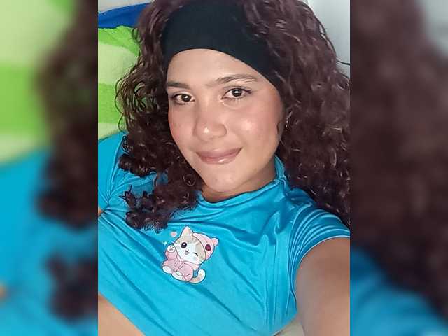 Alizon-09 live cam on BongaCams