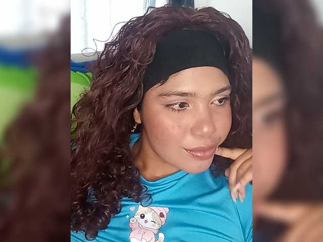 Alizon-09 live cam on BongaCams
