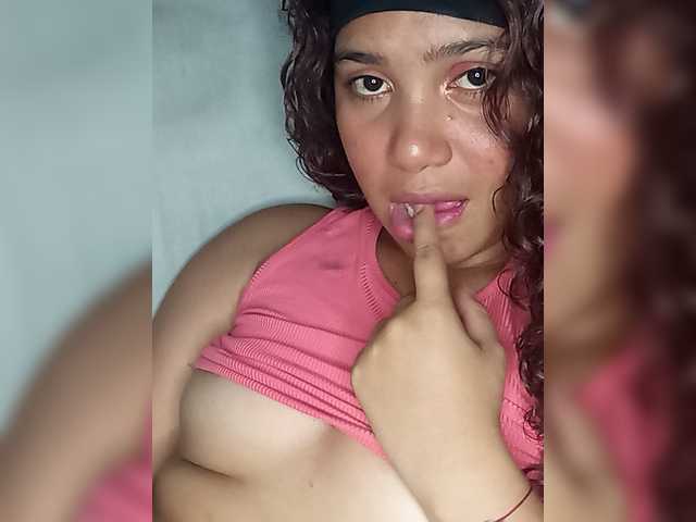 Alizon-09 live cam on BongaCams