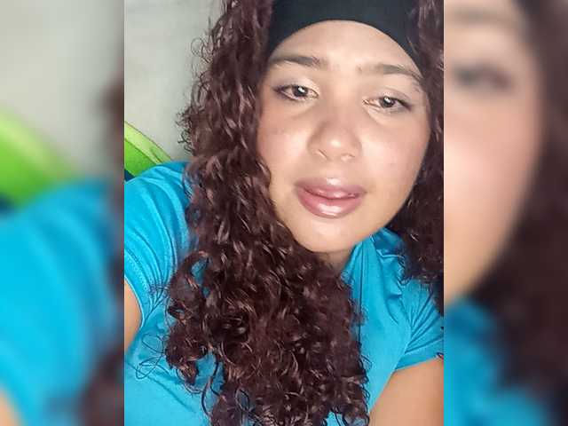 Alizon-09 live webcam show