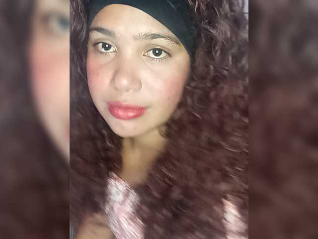 Alizon-09 live webcam show