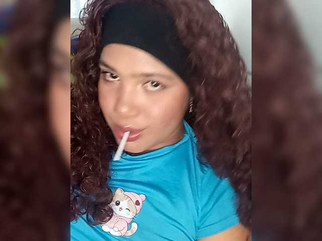 Alizon-09 live webcam show