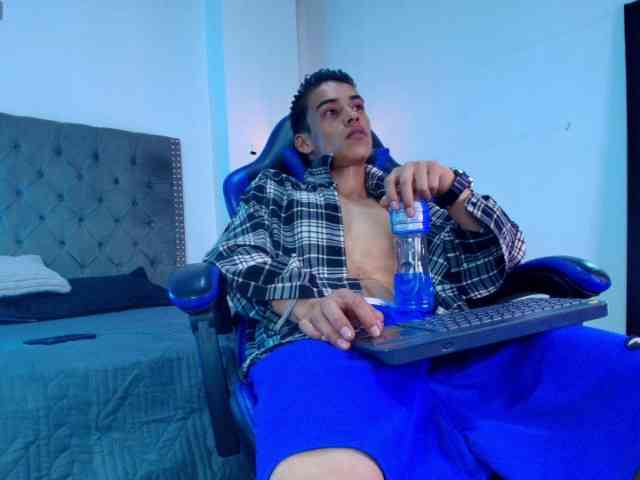 TommyWest TommyWest