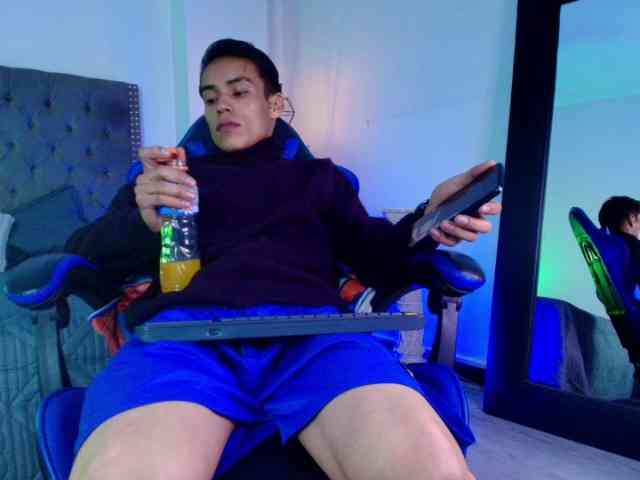 TommyWest TommyWest