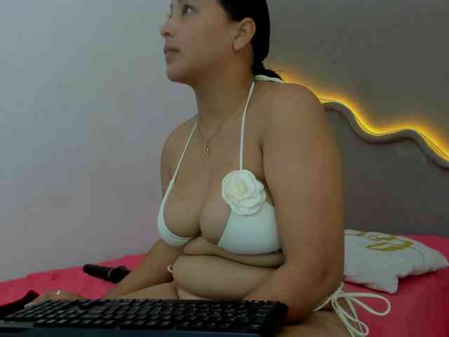 nicky-15 webcam