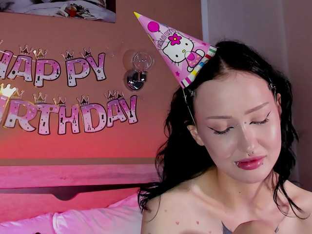bloomsakura live cam on BongaCams
