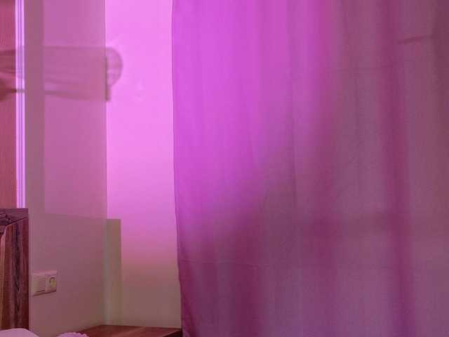 bloomsakura — live female cam