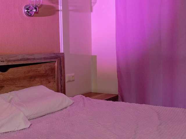 bloomsakura — live female cam