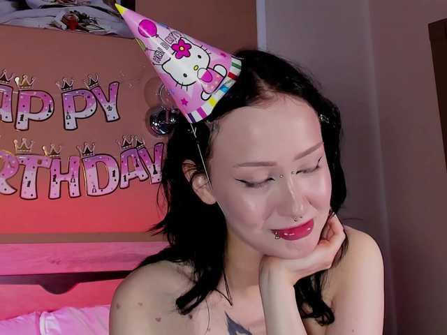 bloomsakura live cam on BongaCams