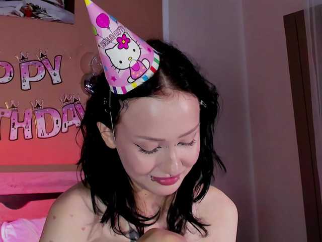 bloomsakura live cam on BongaCams
