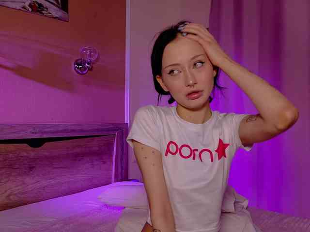 Модель: bloomsakura