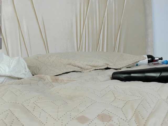 Candy-love live cam on BongaCams