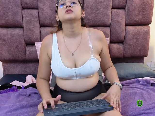 GraceThornton live cam on BongaCams