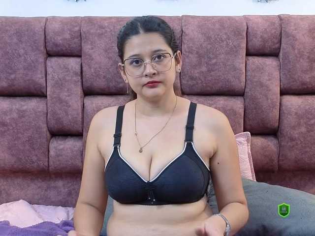 GraceThornton live cam on BongaCams