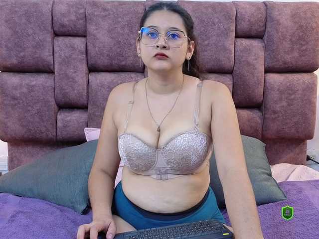 GraceThornton live cam on UnifiedCams