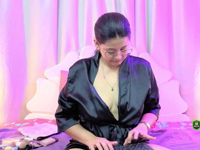 GraceThornton live cam on BongaCams