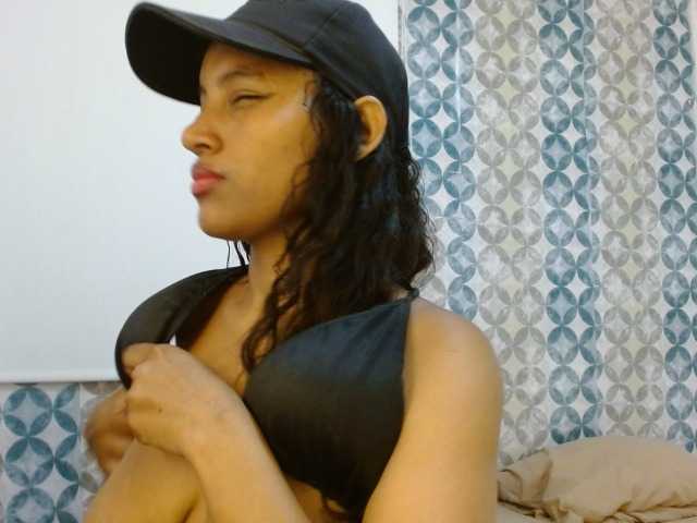 isabellacarson live cam on UnifiedCams