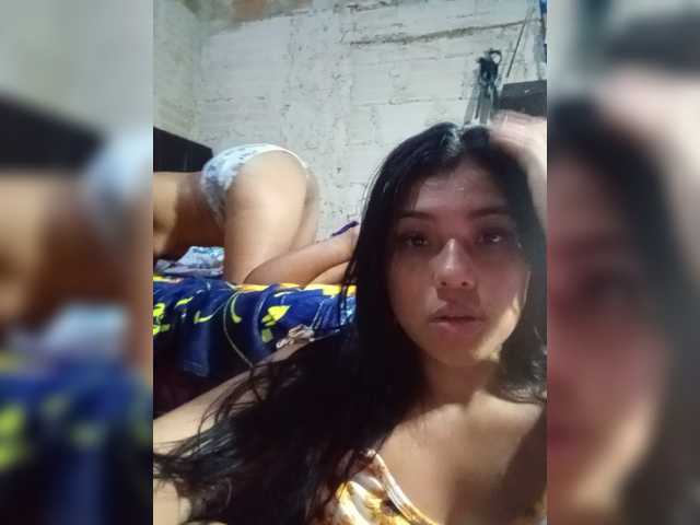 Aleja21 live cam on BongaCams