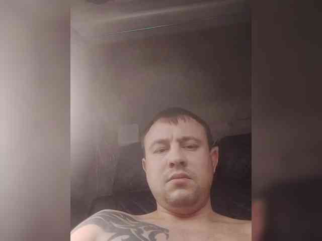 Dmitrii38 Live Webcam on BongaCams