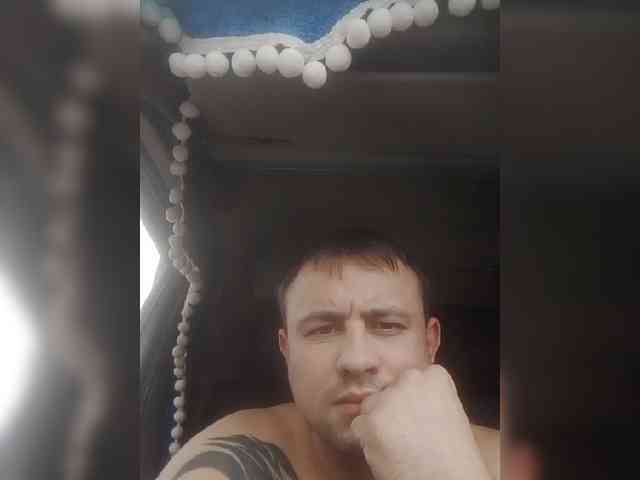 Dmitrii38 Live Webcam on BongaCams